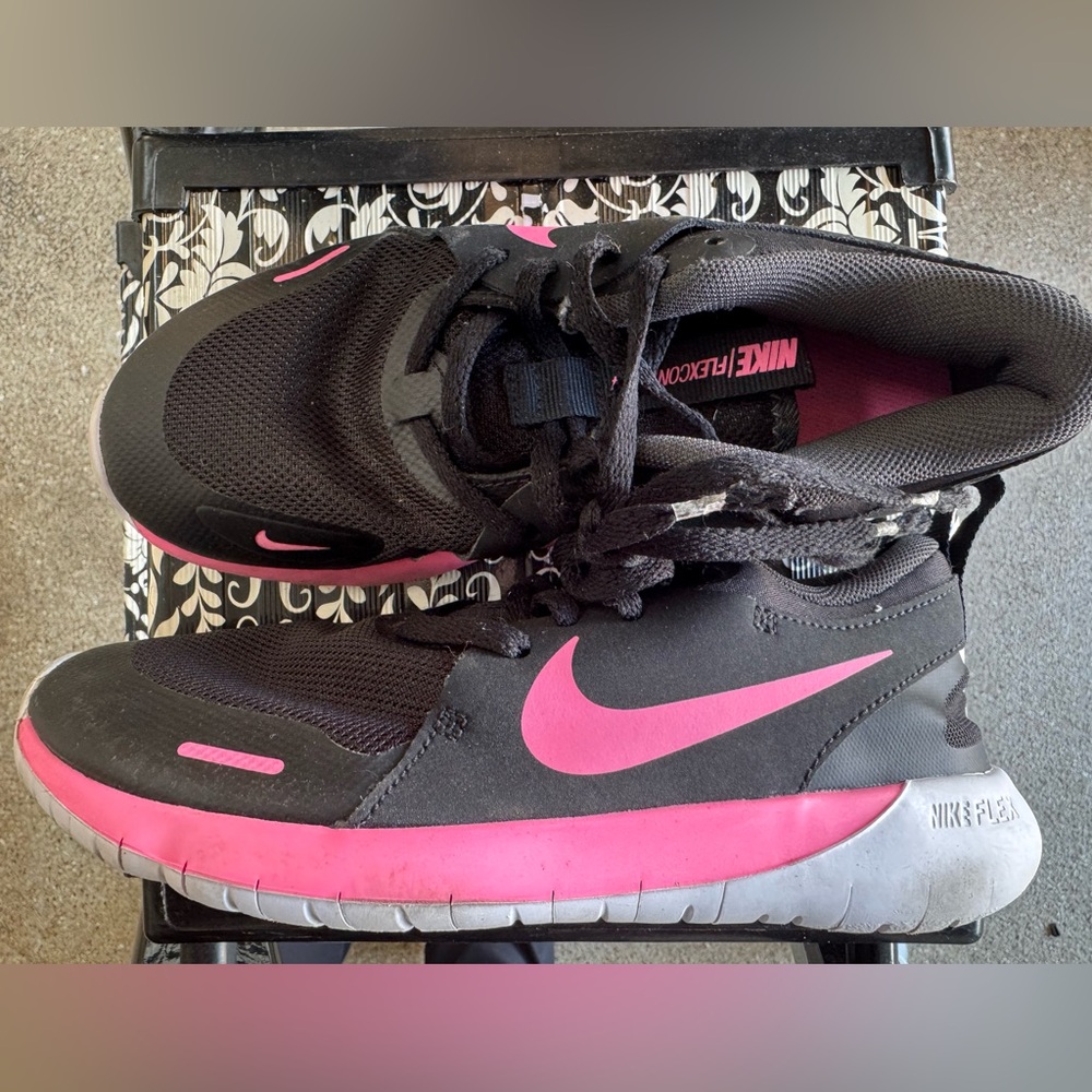Kids Nike Flex shoes size 3.5 Y